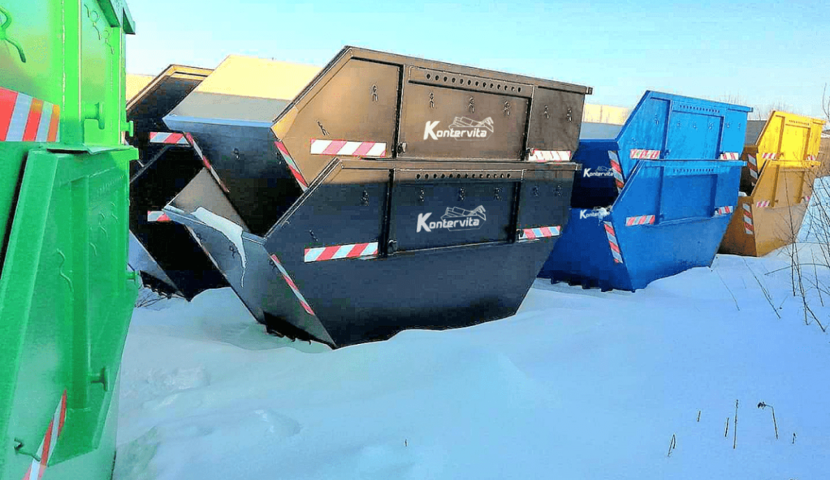 Platus konteinerių asortimentas atliekoms.